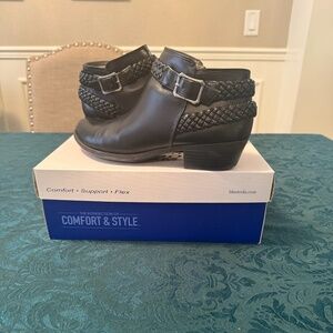 Life Stride/Adriana Cowgirl/Black Ankle Boots